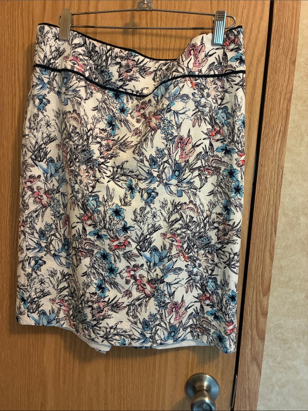Ann Taylor Floral Pencil Skirt in White with Blue and Pink Floral Print